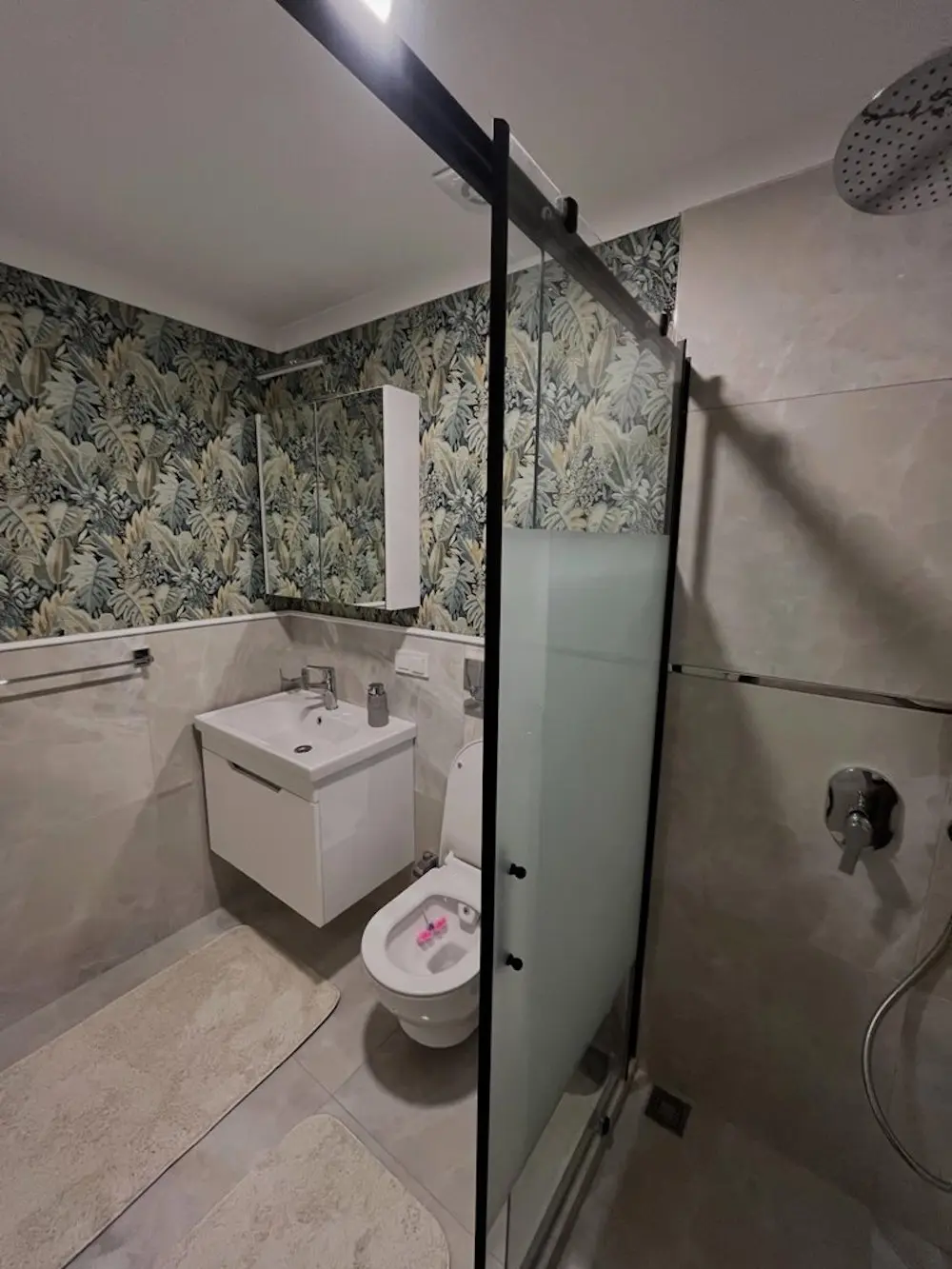 Fitted shower